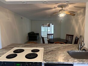 2102 NE 1st Way in Boynton Beach, FL - Foto de edificio - Building Photo
