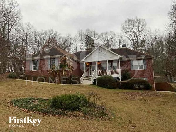 325 McKenzie Dr in Stockbridge, GA - Building Photo