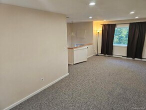 93 W 6th St in Ronkonkoma, NY - Building Photo - Building Photo