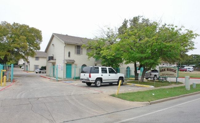 Oak Ridge Apartments in Fort Worth, TX - Foto de edificio - Building Photo