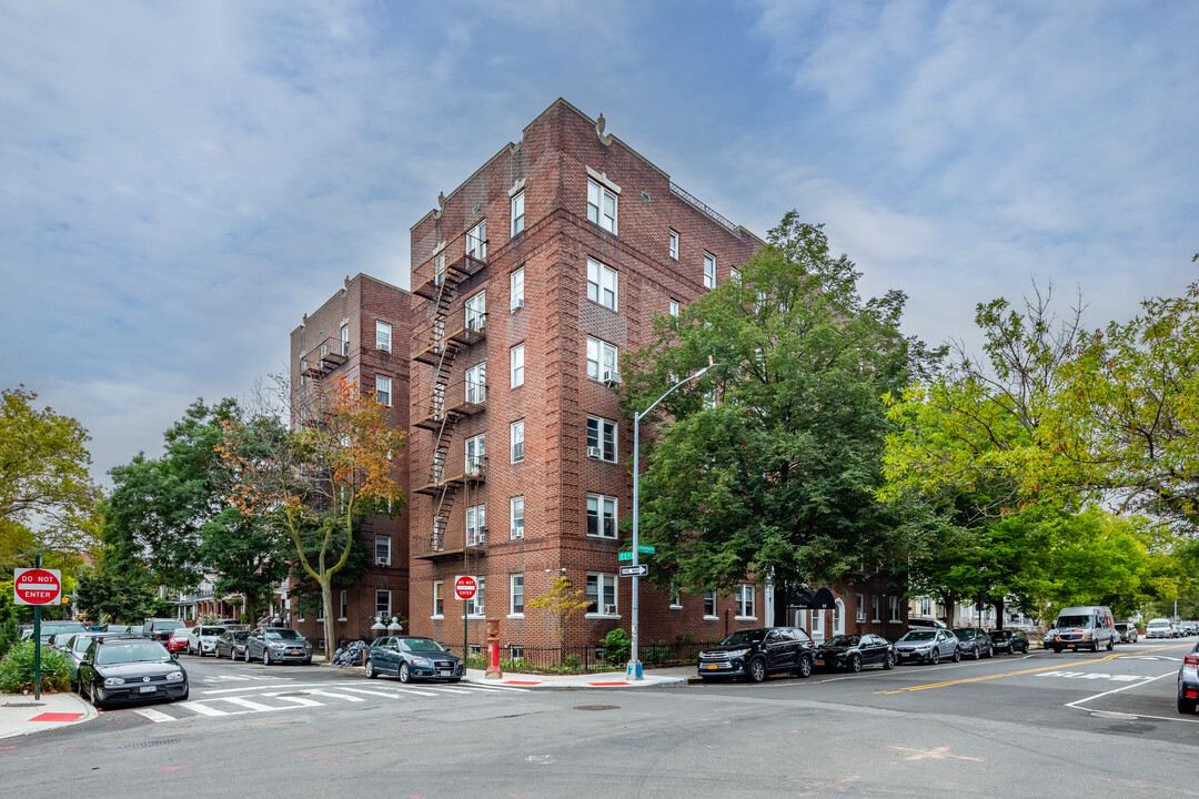 414 Albemarle Rd in Brooklyn, NY - Foto de edificio