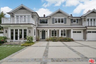 117 S Burlingame Ave in Los Angeles, CA - Building Photo - Building Photo
