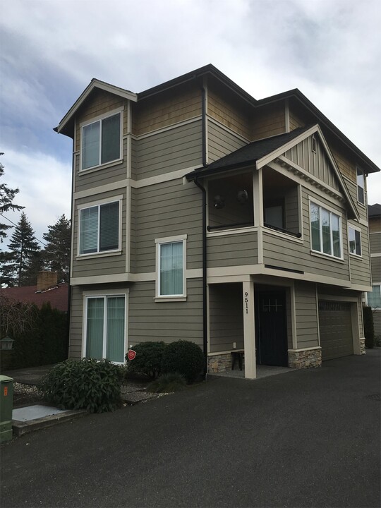 9511 Holly Dr in Everett, WA - Building Photo