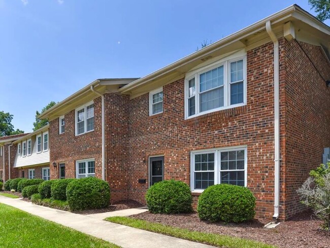 Forest Hills in Wilmington, NC - Foto de edificio - Building Photo