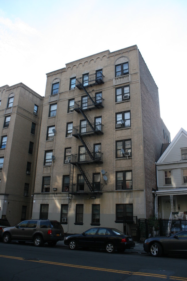 2242 Valentine Ave in Bronx, NY - Building Photo - Building Photo