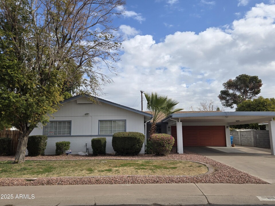 6111 N 22nd Dr in Phoenix, AZ - Building Photo