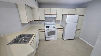 9055 Wiles Rd, Unit 5-106 in Coral Springs, FL - Building Photo - Building Photo