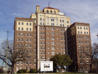 Lake Cliff Tower Condominiums in Dallas, TX - Building Photo - Building Photo