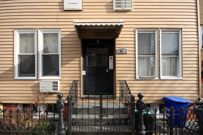 56 Newell St in Brooklyn, NY - Foto de edificio - Building Photo