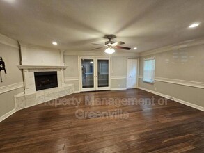 2215 E Lee Rd in Taylors, SC - Building Photo - Building Photo