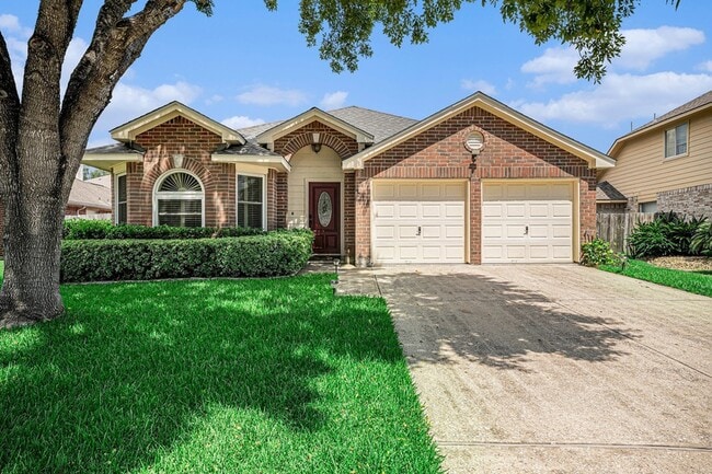 618 Bay Oaks Dr in Kemah, TX - Building Photo - Building Photo