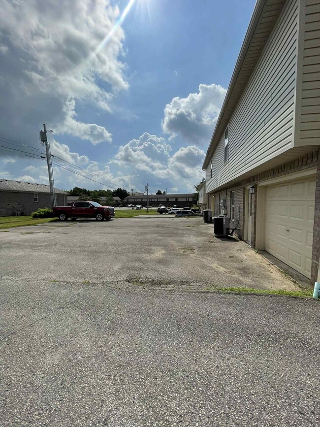 207 Aqueduct Dr in Richmond, KY - Building Photo - Building Photo