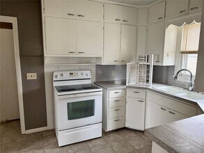 9925 N 2410 Rd in Weatherford, OK - Building Photo - Building Photo