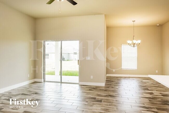 1746 NW 9th Terrace in Cape Coral, FL - Foto de edificio - Building Photo