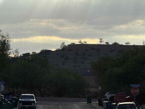 640 W Emerald Key Dr in Green Valley, AZ - Building Photo - Building Photo