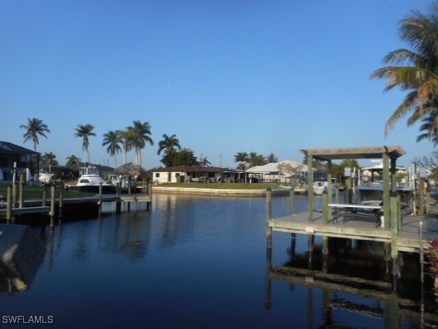 1934 Everest Pkwy in Cape Coral, FL - Foto de edificio - Building Photo