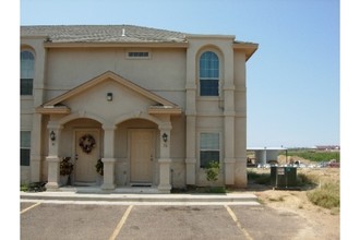 emerald valley condos in Laredo, TX - Building Photo - Building Photo