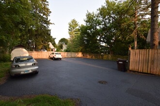 321 S Jefferson St in Woodstock, IL - Building Photo - Building Photo