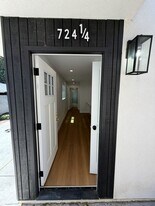 724 1/4 E 81st St in Los Angeles, CA - Building Photo