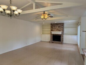 14202 Ella Lee Ln in Houston, TX - Building Photo - Building Photo