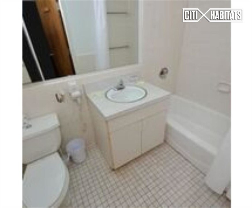 8 Clark St-Unit -1E in Brooklyn, NY - Building Photo