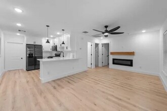 842 E Laramie Ln in Dallas, TX - Building Photo - Building Photo