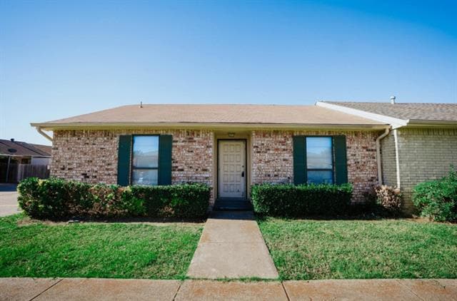 property at 9 E Mountain Creek Ct