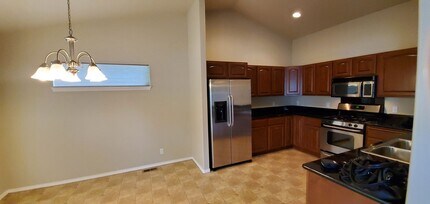 8016 Salmonberry Lp in Hayden, ID - Building Photo - Building Photo
