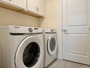 1851 S Dunkirk St in Aurora, CO - Foto de edificio - Building Photo