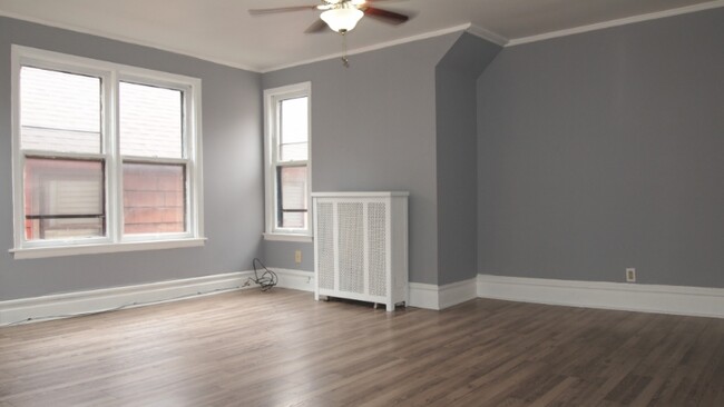 9812 S Avenue H in Chicago, IL - Building Photo - Building Photo