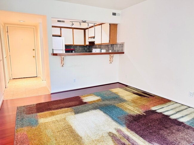 1243 Cedars Ct in Charlottesville, VA - Building Photo - Building Photo