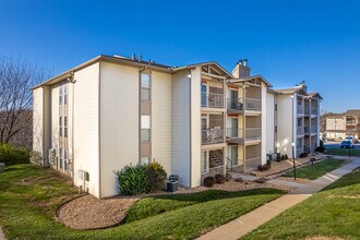 Falcon Point Apartments in Kansas City, MO - Foto de edificio - Building Photo
