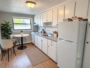 48A Harvard Ave, Unit #4 in Brookline, MA - Building Photo - Building Photo