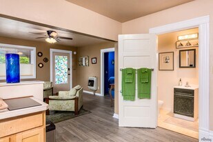 1124 Almaden St, Unit Apt.1 in Eugene, OR - Building Photo