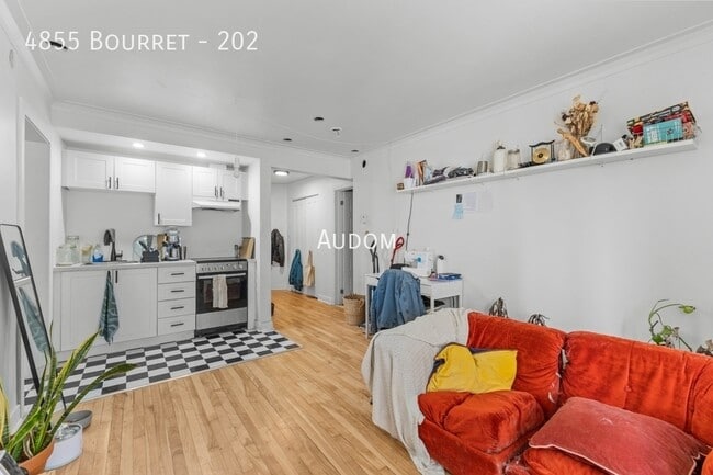 property at 4855 Av Bourret