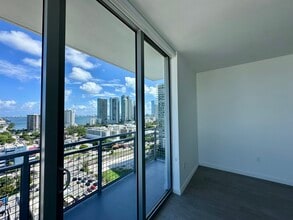 43 NW 39th St, Unit B2 in Miami, FL - Foto de edificio - Building Photo