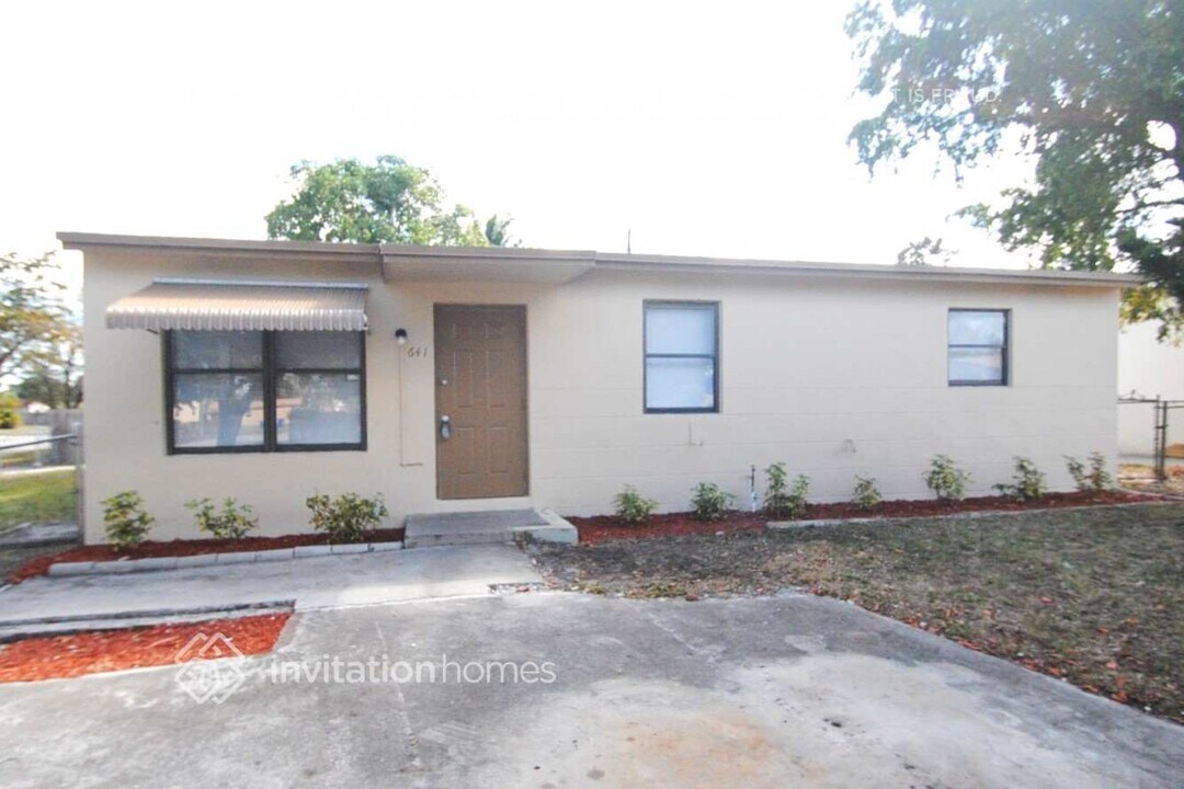 641 N 68th Way in Hollywood, FL - Building Photo