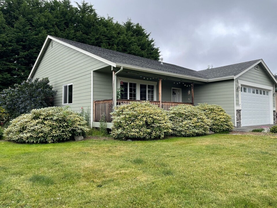 4880 Harbor Hills Dr in Freeland, WA - Building Photo