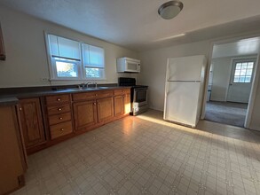 16 Daugherty Rd in Grove City, PA - Foto de edificio - Building Photo