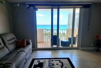 1865 S Ocean Dr, Unit Condominium in Hallandale Beach, FL - Building Photo - Building Photo