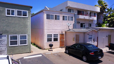 2049-2051 Garnet Ave in San Diego, CA - Building Photo - Building Photo