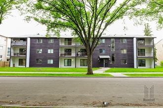 NAITside Court I in Edmonton, AB - Building Photo - Building Photo