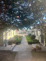 370-370 W Truslow Ave in Fullerton, CA - Building Photo