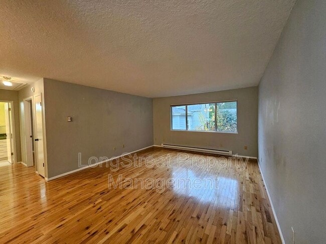 4602 NE Broadway in Portland, OR - Building Photo - Building Photo