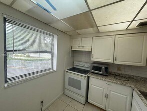 4220 Inverrary Blvd in Lauderhill, FL - Building Photo - Building Photo