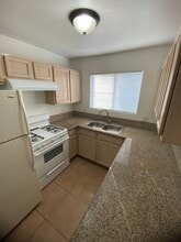4404 W Lake Mead Blvd in Las Vegas, NV - Building Photo - Building Photo