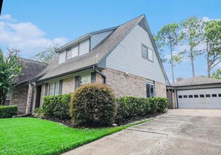 15014 Hollydale Dr in Houston, TX - Foto de edificio - Building Photo