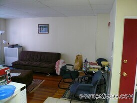 879 Beacon St in Boston, MA - Building Photo