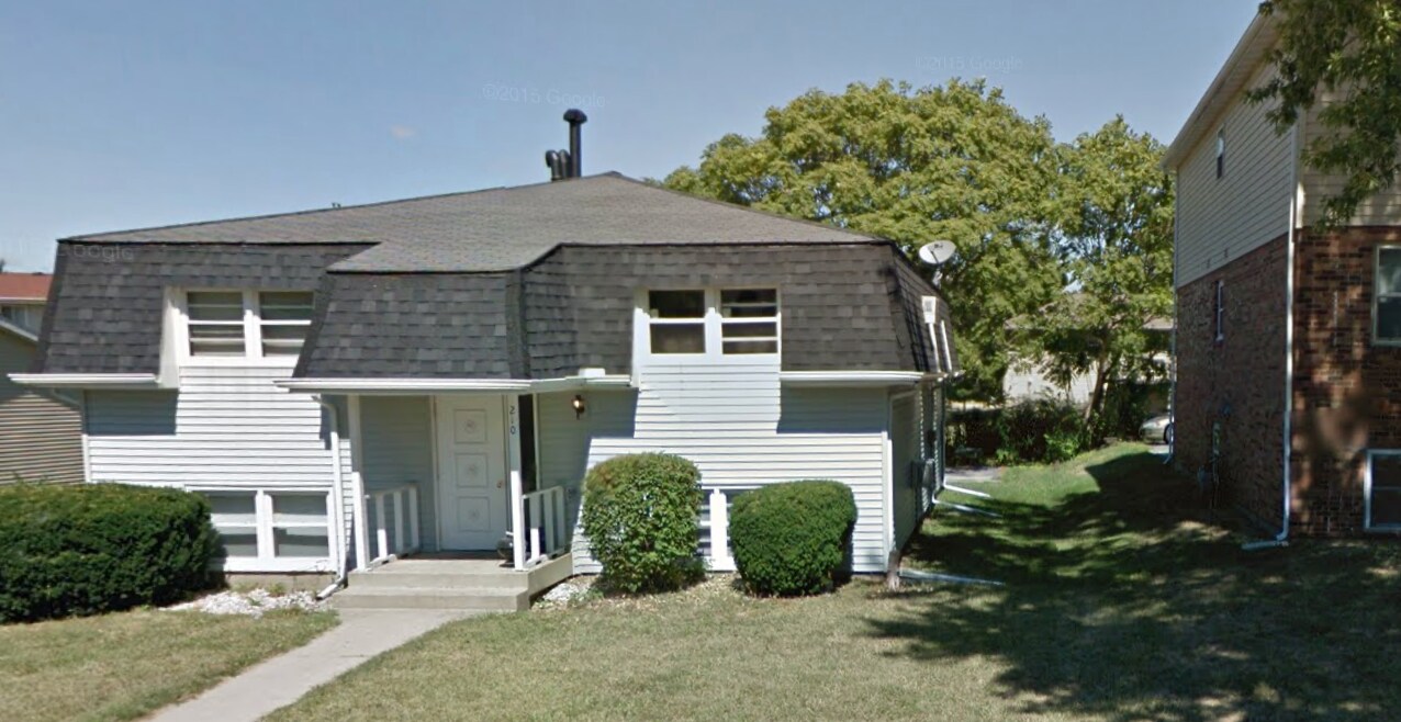 210 Lindell Dr in Normal, IL - Foto de edificio