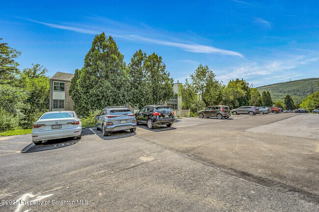 1112 Summit Pointe in Scranton, PA - Foto de edificio - Building Photo